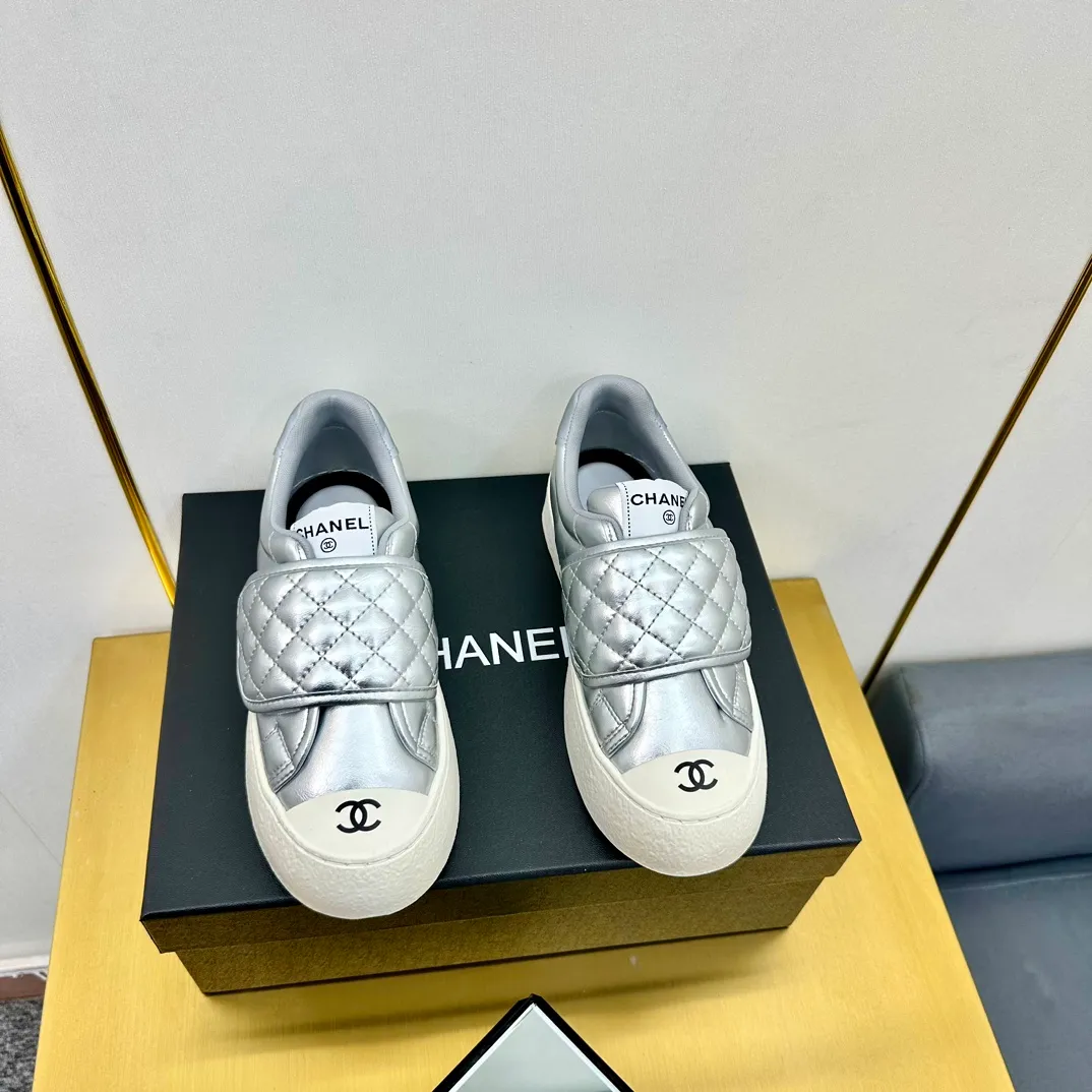 👟👟Ex-factory price 600👟👟 Chanel bread shoes ~ original calfskin panda shoes Chanel 25C latest hot style panda black and white sports shoes casual sneakers Xiaoxiang hot item classic black and white panda color coco girls must pay Fabric: original custom mixed sheepskin lining: original imported breathable mesh lining outsole: Original molded rubber + TPU combination Size: Women's 35-40